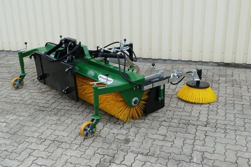 Spazzatrice portata - STRATOS - Düvelsdorf Handelsgesellschaft mbH - stradale / per stalla / per allevamento equino recintato