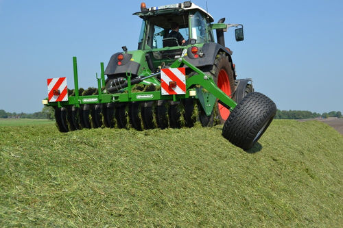Rullo compattatore - 2911300 - Düvelsdorf Handelsgesellschaft mbH - Cambridge / con attacco a tre punti / per montaggio posteriore