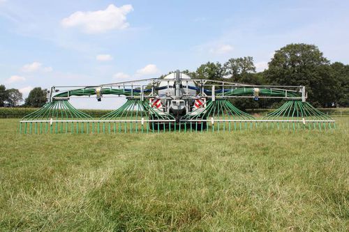 Barra irroratrice per carrobotte per fango - SwingUp - Hugo Vogelsang Maschinenbau GmbH - con tubi di gocciolamento