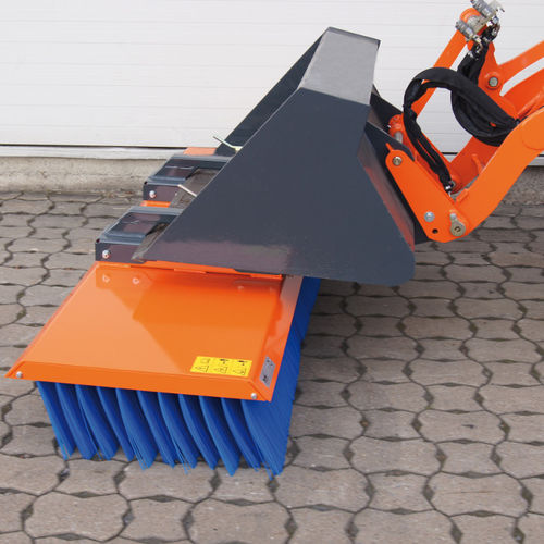 Spazzatrice stradale - SOLO push broom - Tuchel Maschinenbau - montaggio anteriore