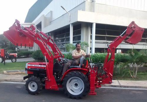 Scavatrice - VST Tillers Tractors Ltd.