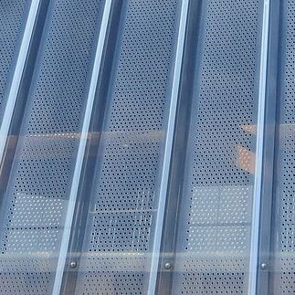 Pannello per copertura per capannone agricolo - PERFOLUX - RENOLIT ONDEX - traslucido / perforato
