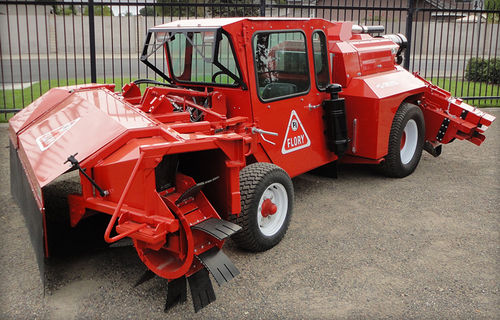 Spazzatrice semovente - 78 Series - Flory Industries - per frutta a guscio / allineatrice