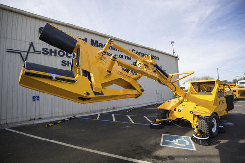 Scuotitore per alberi per mandorle - V Series  - Wesco Trailers by Orchard Machinery Corp. - per noci pecan / semovente / idraulico