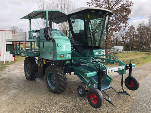 Raccoglitrice per ananas - Jaulent Industrie - semovente / 3 filari