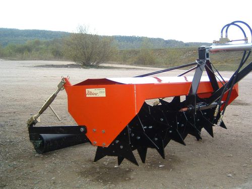 Scarificatore su ruote - Jurane Agriculture - trainato / idraulico / con regolazione idraulica