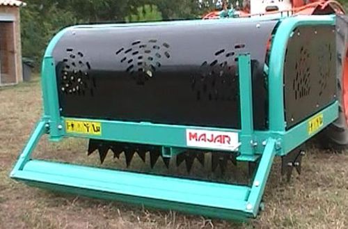 Aeratore per prati montato su trattore - AEROVERT180C1 - Majar - fisso