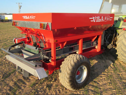 Distributore per concime trainato - SV-2 - Vila Maquinaria Agricola - pneumatico / con pneumatici di galleggiamento / per vigna