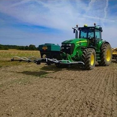 Seminatrice in linea a tramoggia - T17 - Delimbe - montata su trattore