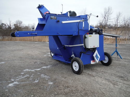 Decompattatore per big bale con distribuzione - SB 01 - Machinerie SB Inc - mobile / con tramoggia di carico