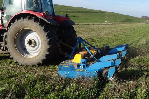 Falciatrice montaggio posteriore - 335 - KIDD FARM MACHINERY LTD - frontale / a martelli / su presa di forza