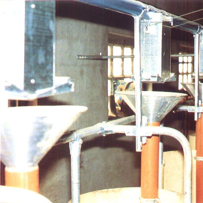 Tramoggia di alimentazione per bovini - LA MECCANICA SNC - in metallo / per sala di mungitura / individuale