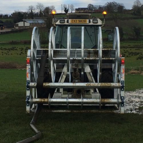 Avvolgitubo per spandiliquame montato su trattore - Newrock Engineering Ltd
