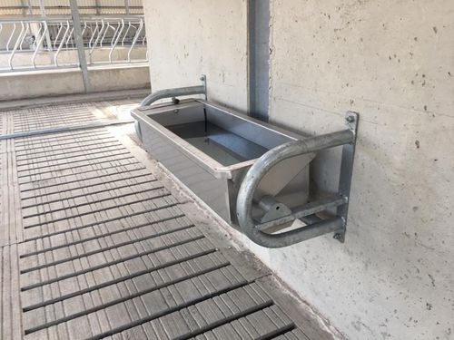 Abbeveratoio per vitelli - Tip-Over - Condon Engineering - per bovini / a canale / in acciaio inossidabile