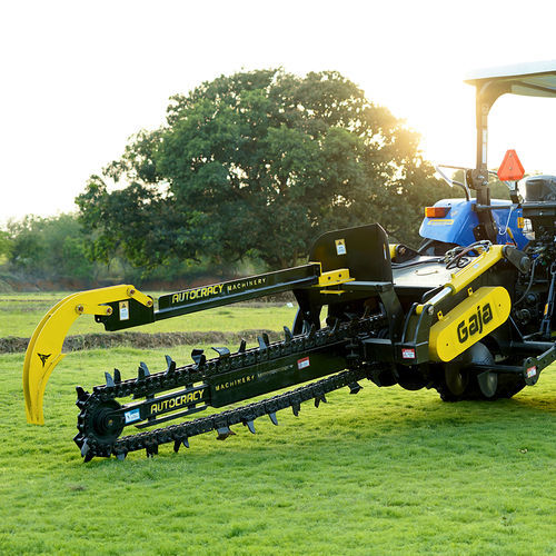 Scavafossi con catena - Gaja 100 - Autocracy Machinery Private Limited - montato su trattore