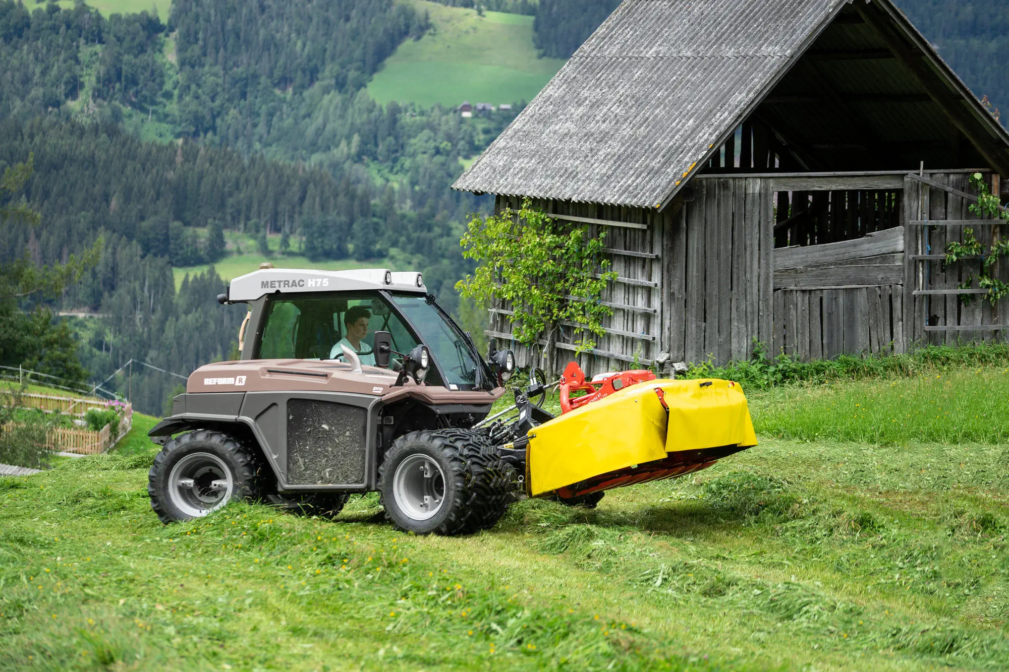 車載型草刈り機 - NOVACAT F ALPIN series - PÖTTINGER Landtechnik GmbH - チェーン / 10枚刃  / 12枚刃