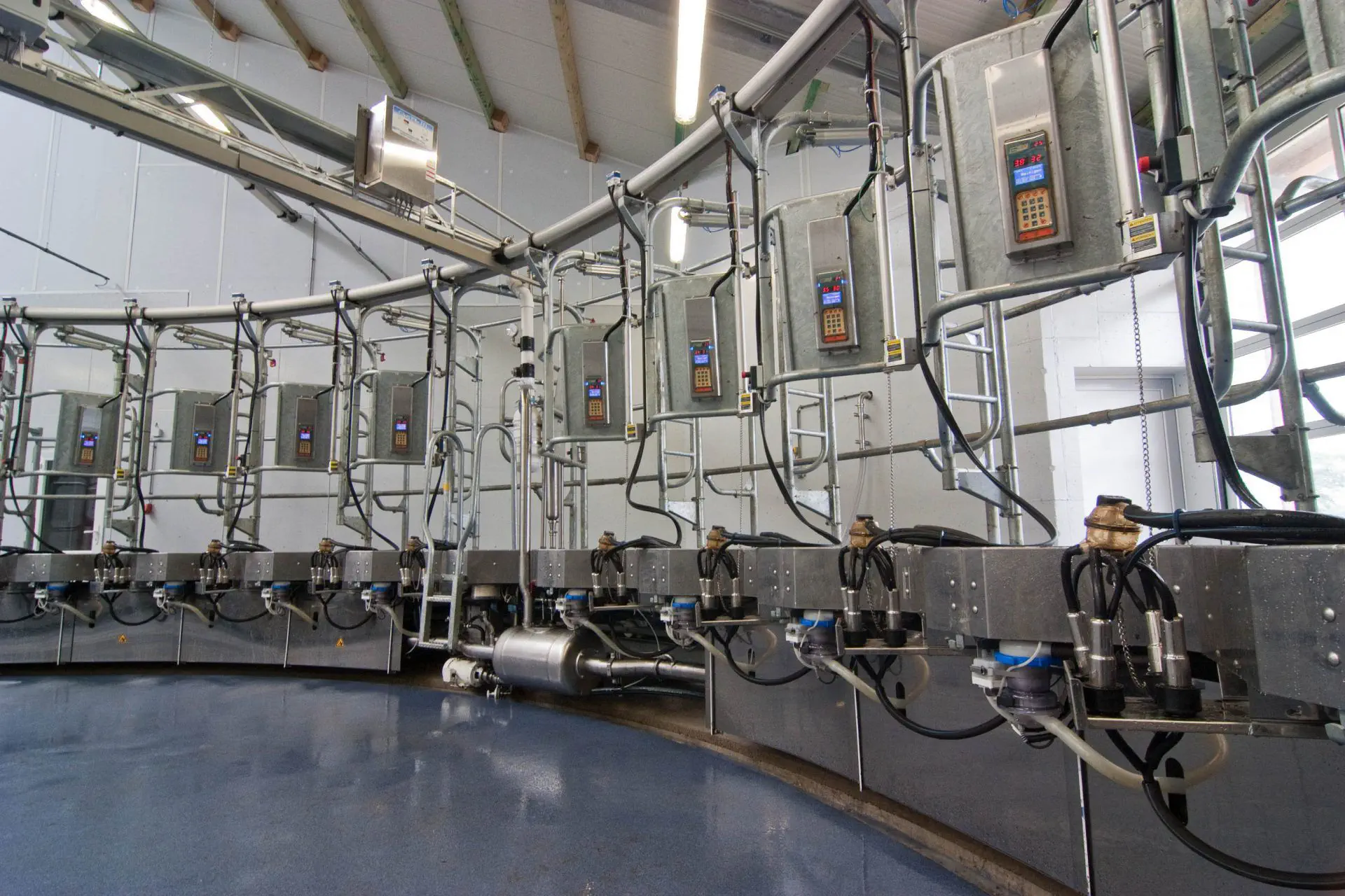 搾乳機用洗浄機 - Boumatic Robotics B.V.