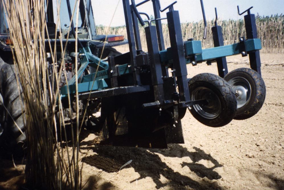 農業用　親玉植え付け機　テイラー牽引用 農業用 親玉植え付け機 テイラー牽引用