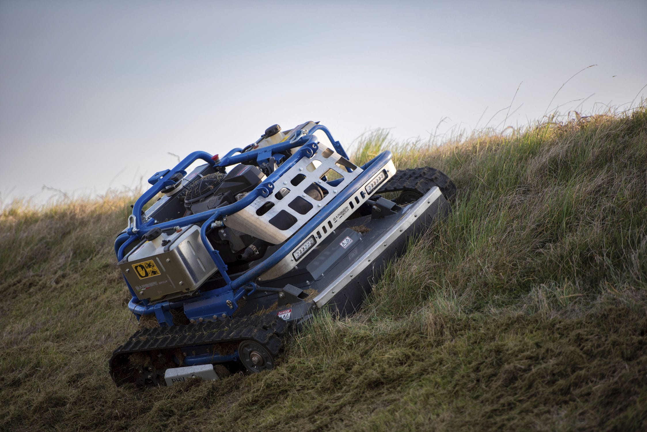 遠隔操作式草刈り機 - X ROT 95 EVO - Barbieri Group - フレール式