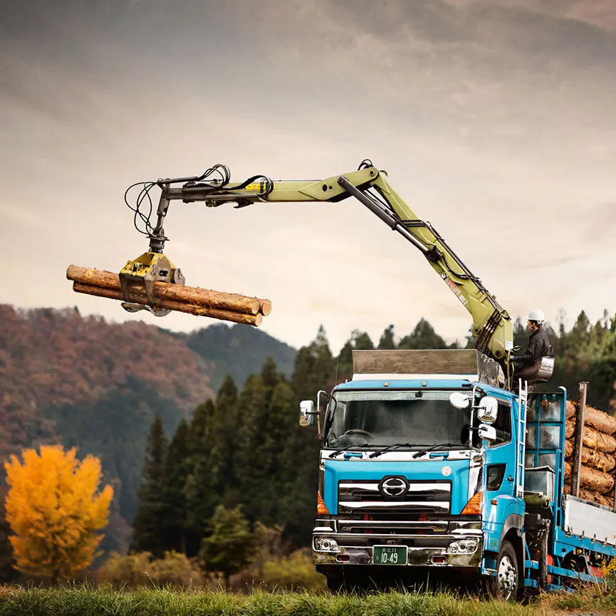 トラックへの取り付け可能木材積込機 - LOGLIFT 105Z series - HIAB AB