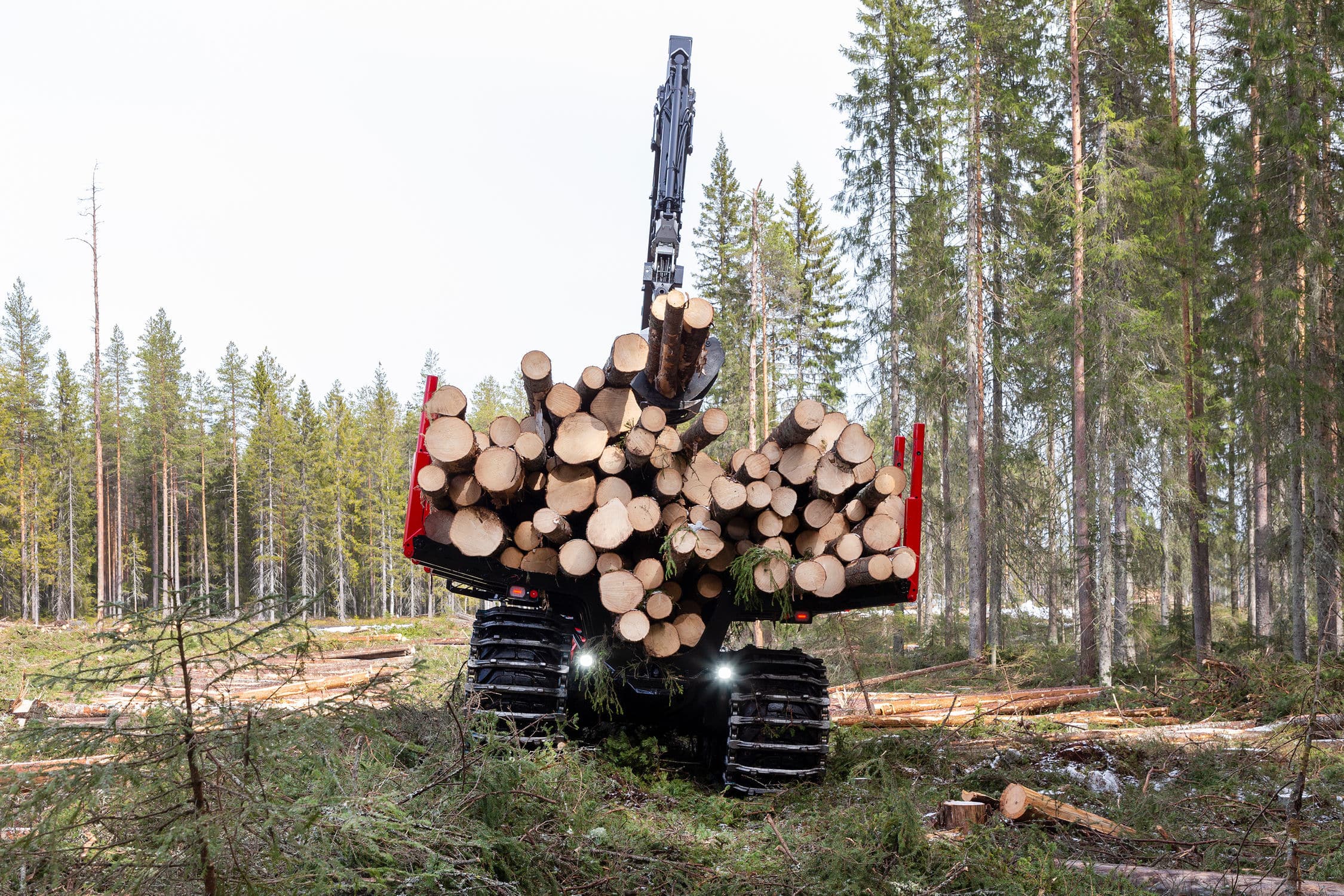 コンパクト木材運搬車 - 855 - Komatsu Forest AB