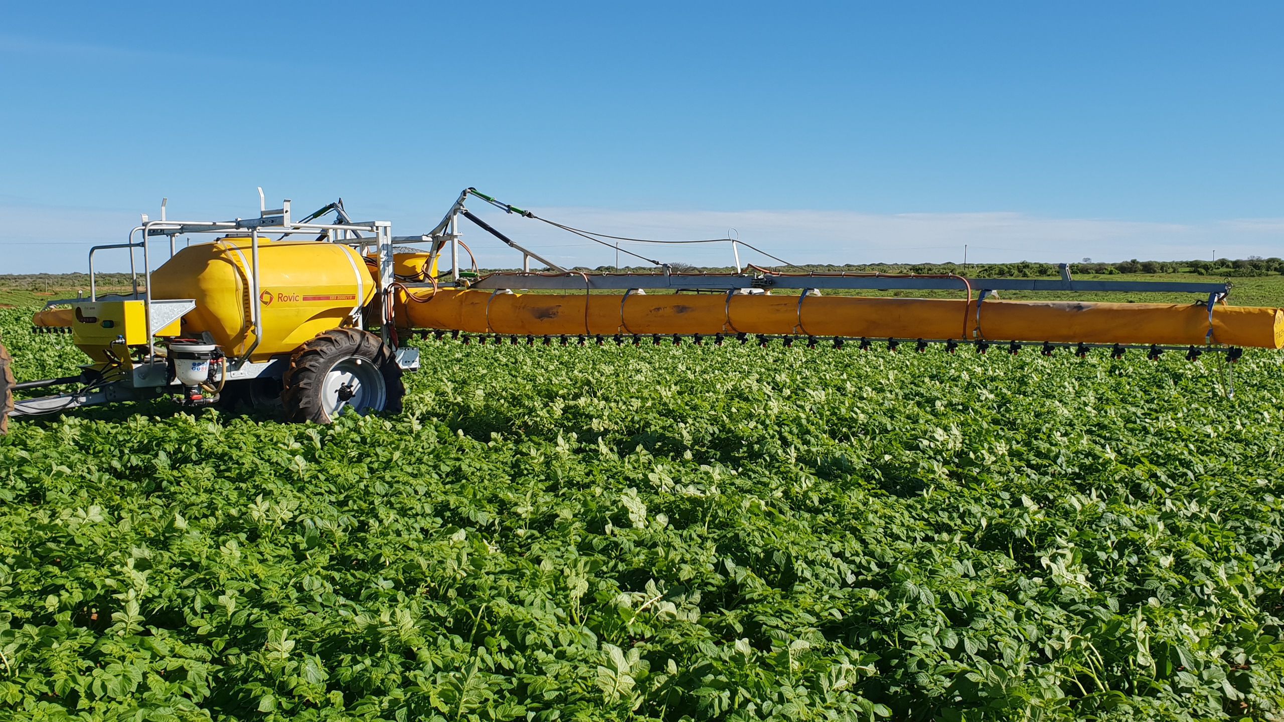 油圧式ブームスプレーヤ - 2000L Trailed Sleeve Boom Sprayer