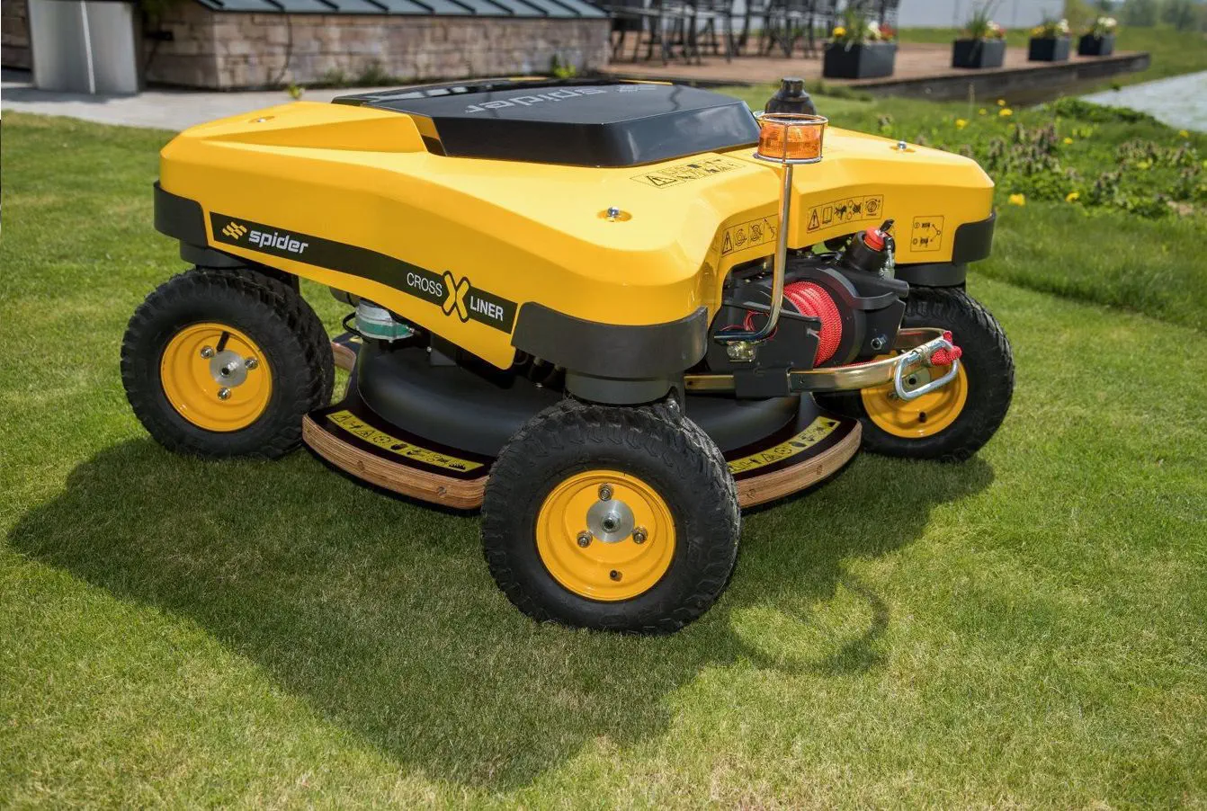 ロボット式芝刈り機 - CROSS LINER - Spider Mowers - 電動式 ロボット式芝刈り機 - CROSS LINER - Spider Mowers - 電動式