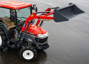 小型トラクター用フロントローダ 1