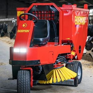 自走式わら敷き機