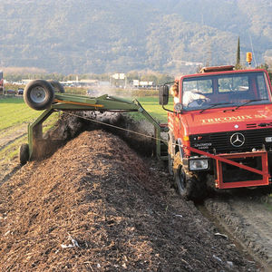 牽引式コンポスト回転機