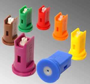 プラスチック製ノズル
