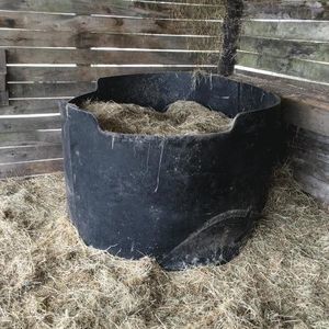 馬用まぐさ台 1