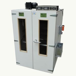 ガチョウ孵卵器 1