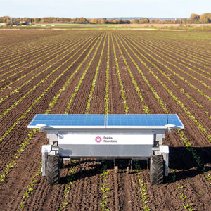 除草太陽光発電式ロボット