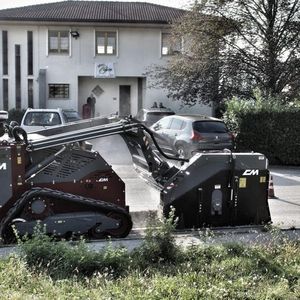 単輪溝掘り機