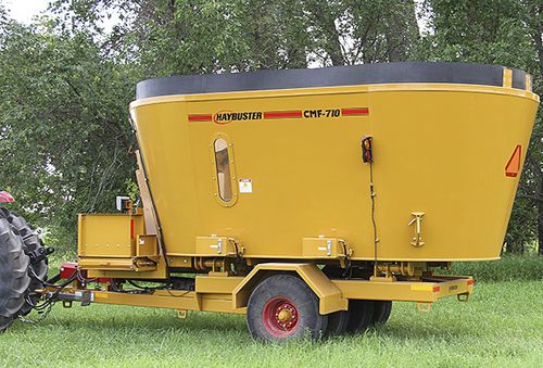縦型ミキサーワゴン - CMF-710 - Haybuster Agricultural Products - 牽引式 / 前面除荷式 / 2本オーガー