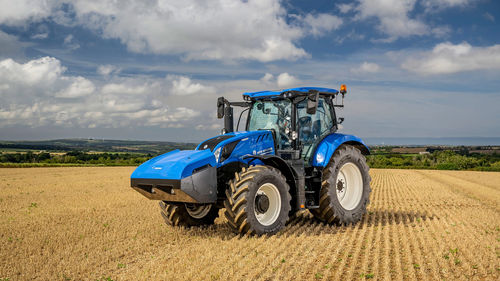 UH6467 Universal Hobbies New Holland T6.180 Methane Giro