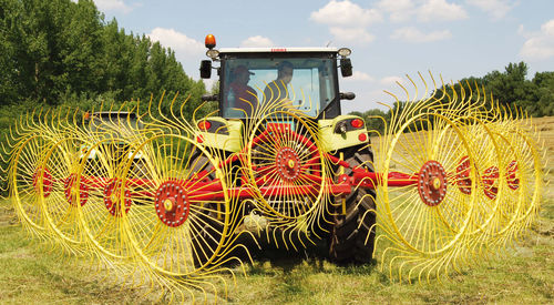 回転式レーキ Sunce V 9 Termometal サイドデリバリー マルチ ローター