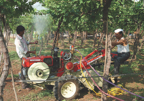 自走式噴霧機 - VST Tillers Tractors Ltd. - 樹木栽培用