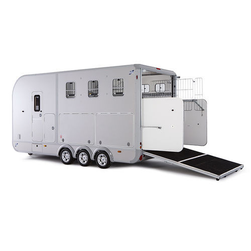 馬用家畜運搬車 Eventa L Series Ifor Williams Trailers Ltd 3軸 スイングドア付き