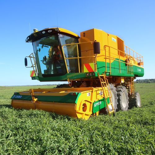 エンドウ豆収穫機 - GP1189 - Oxbo International Corporation - 自走式
