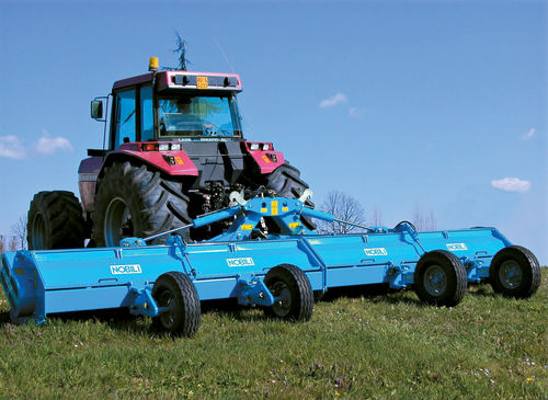 車載型マルチャー - RM-P series - NOBILI SpA - Costr.Meccaniche per l'Agricoltura - ナイフ式 / 草地 / 112枚刃