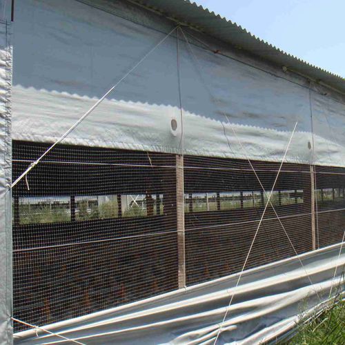 風よけスクリーンシステム - Cortinas para galpones IVEGA - IVEGA-DOTEX S.A. - ロールブラインド / 側面 / 電動式