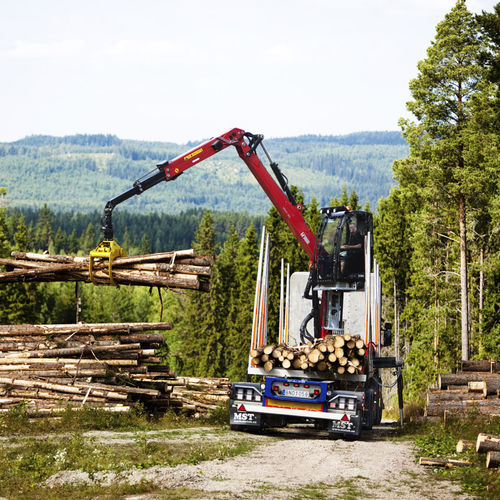 トラックへの取り付け可能木材積込機 - LOGLIFT 108S series - HIAB AB - ナックルブーム