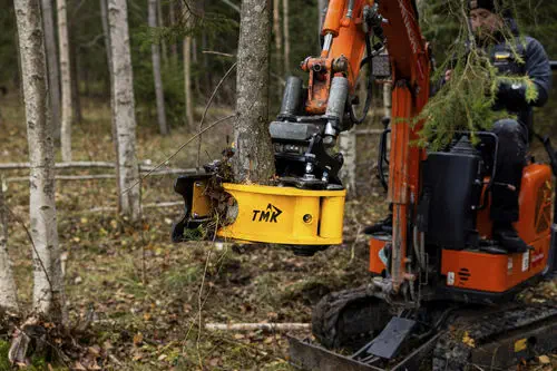 スキッドステアローダー用木材切断機 - TMK 150-F - TMK