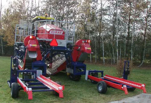 早い者勝ち‼️ ラス1 WASPE ストロベリースイカ＆ブルーベリーラズベリー ラズベリー収穫機 - OSKAR 4WD - JAGODA JPS Agromachines