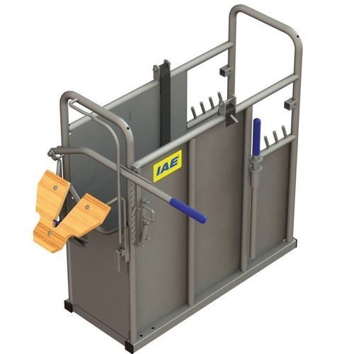 子牛用家畜用固定ケ－ジ - F059 2001 01 - iae - 除角用