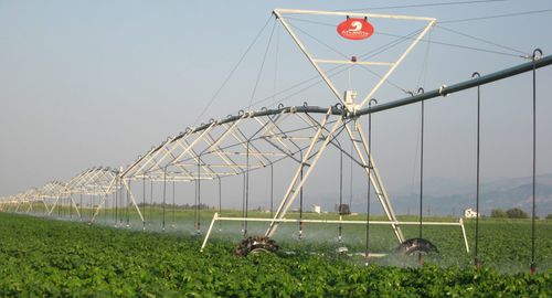 中央灌漑ピボット Atlantis Muhendislik 移動式 車輪付き