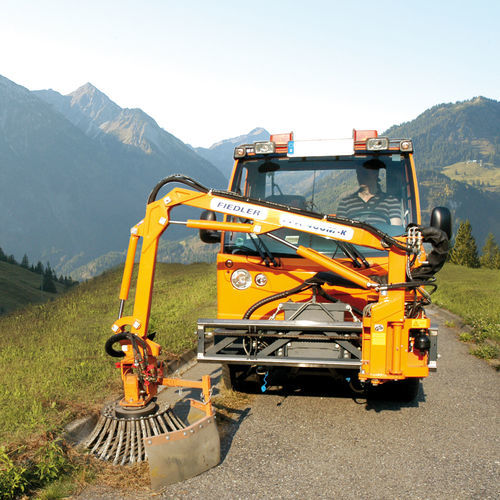 機械式除草機 - FWK700 - FIEDLER Maschinenbau und Technikvertrieb GmbH - 車載型 / ブラシ