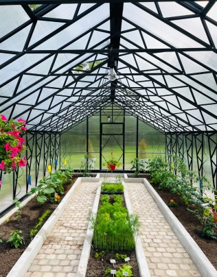 Ecoslider Greenhouses and PremiFarm Aeroponic Vert Photo 1